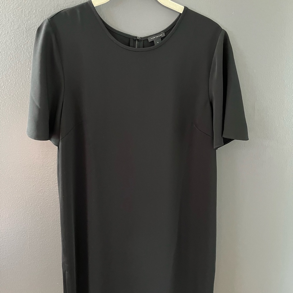 Ann Taylor short sleeve dress. Size 8.